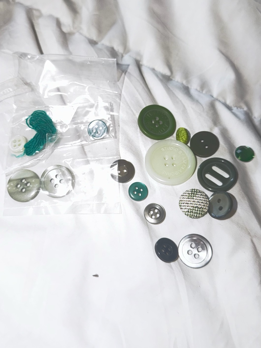 🐢 17Pc Vintage Button Bundle ~ green variety